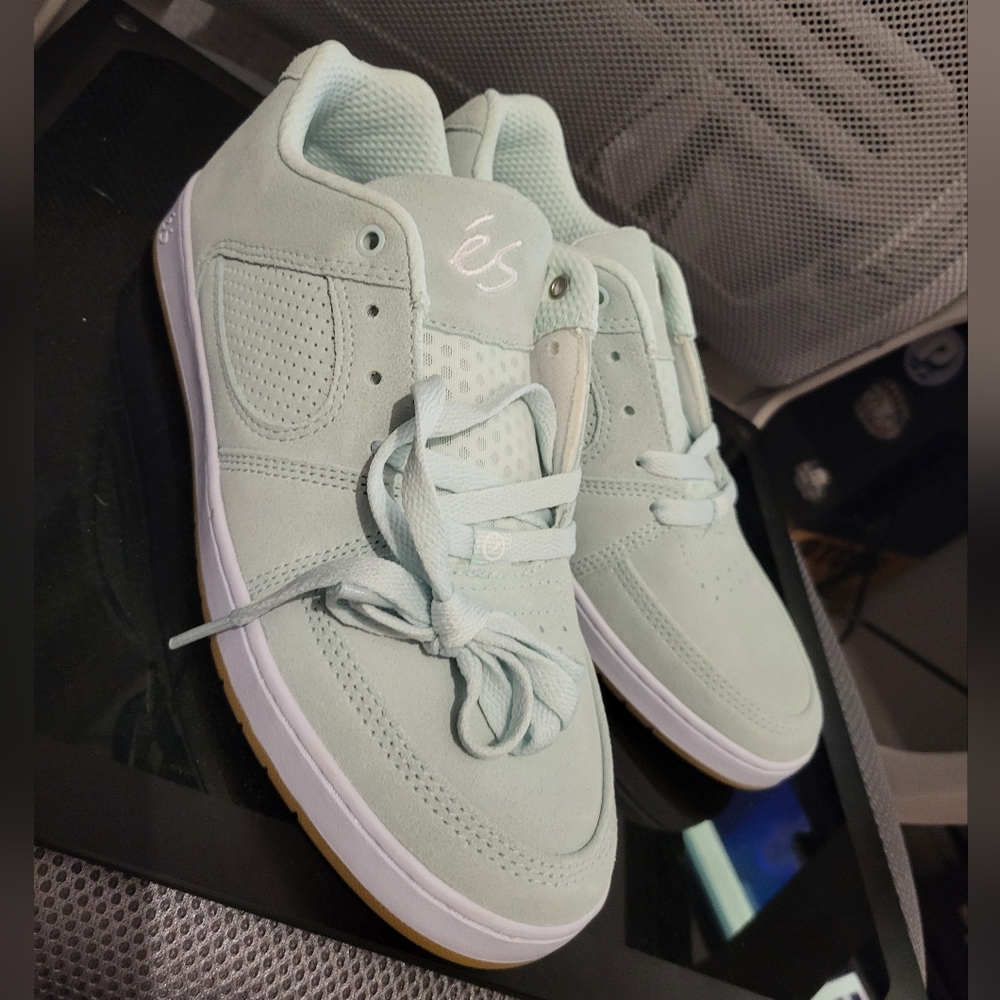 ES ACCEL SLIM ARTIC BLUE SUEDE SKATE SHOES